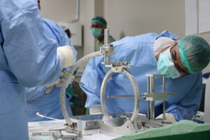 “Operasi Stereotaktik Brain Lesion di National Hospital Surabaya”